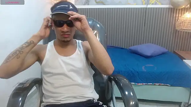 Snapshot of JackBanger_ chatting on October 19, 11:52 pm JackBanger online show from October 19, 11:52 pm