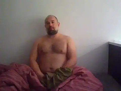 Snapshot of CristalDad chatting on October 19, 10:57 pm CristalDad online show from October 19, 10:57 pm