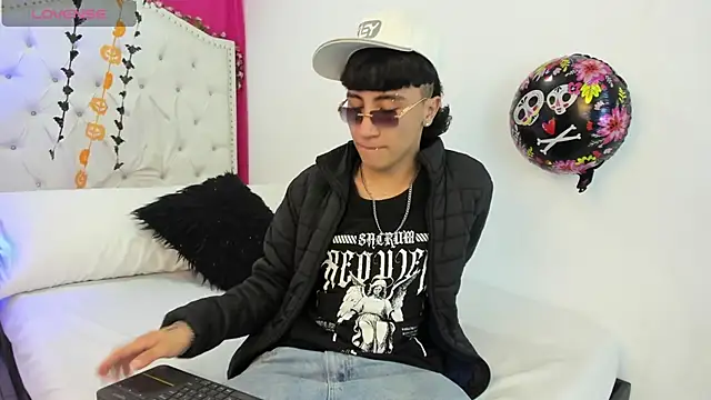 XaanderGrey online show from October 14, 7:43 pm