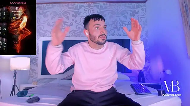 VynnyBlacke  online show from January 14, 4:50 am