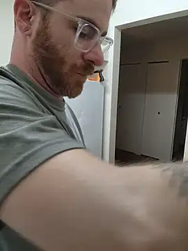 Snapshot of bobbyenglish69 chatting on October 27, 4:37 am bobbyenglish69 online show from October 27, 4:37 am