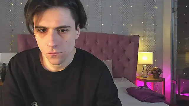 Ellis Rin online show from November 5, 8:33 pm