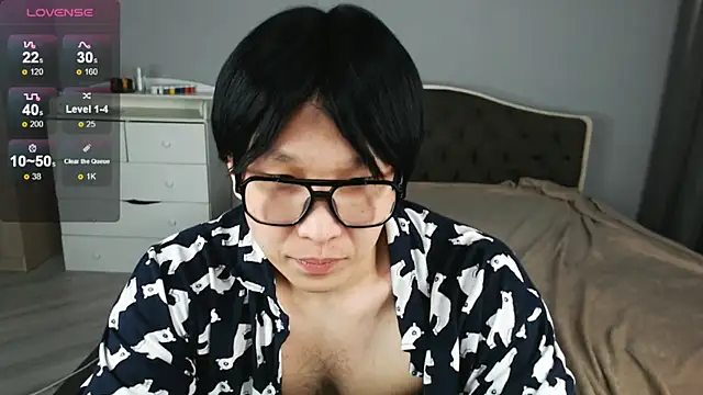 KaiChicken online show from April 8, 8:28 pm