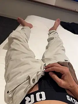 HenryLee1983-cums online show from November 26, 2:42 pm