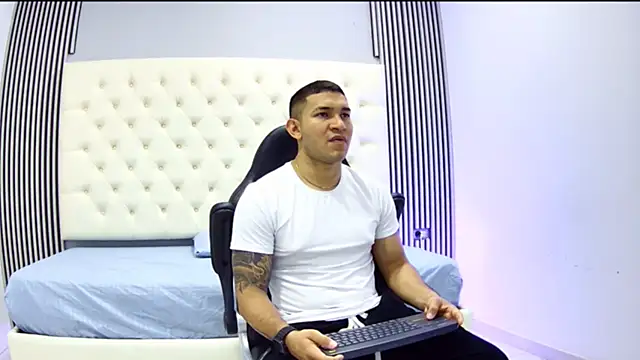 venedic bull online show from October 28, 8:22 pm