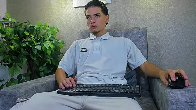 Axelwiliams online show from November 17, 5:43 am