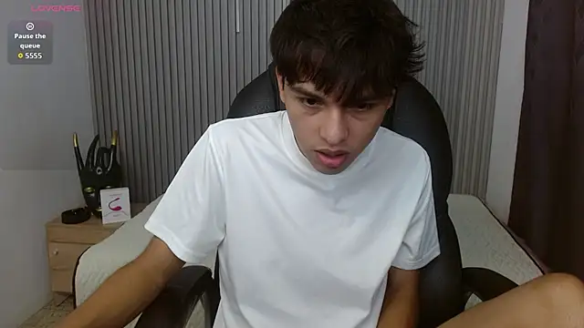 StiwenTwink online show from March 31, 3:25 pm