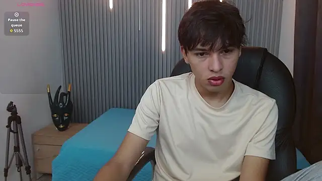 StiwenTwink online show from April 11, 1:03 pm