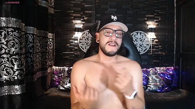 Snapshot of Ethan_w12 chatting on October 10, 1:10 am Ethan w12 online show from October 10, 1:10 am