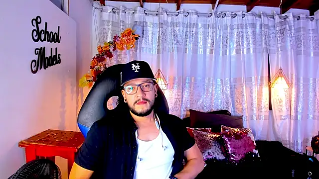 Snapshot of Ethan_w12 chatting on October 13, 8:04 pm Ethan w12 online show from October 13, 8:04 pm