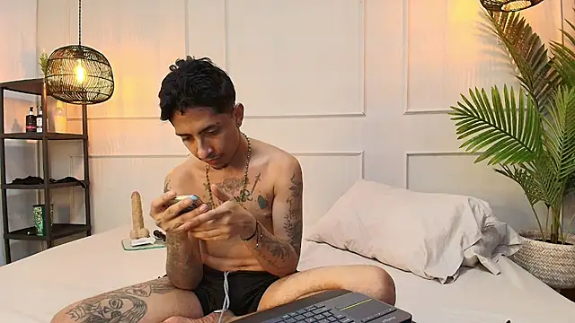 Snapshot of fkenneth_macias chatting on October 21, 3:53 am fkenneth macias online show from October 21, 3:53 am
