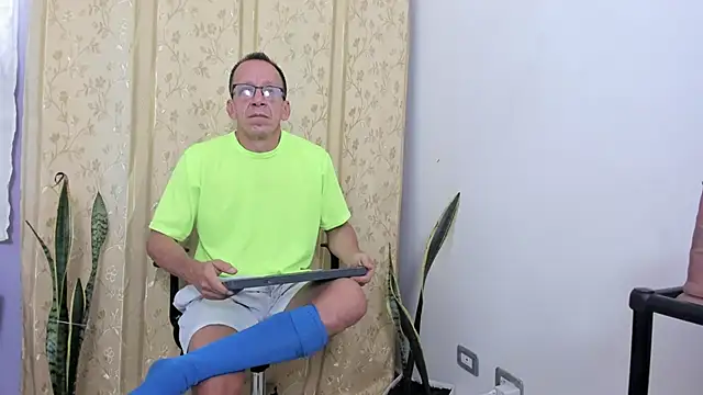  axelking  online show from April 21, 11:38 am