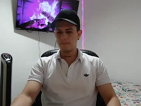 Snapshot of Mylo_smit chatting on October 9, 5:45 am Mylo smit online show from October 9, 5:45 am