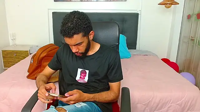 andresnoir  online show from December 18, 1:51 pm