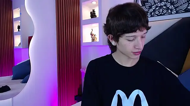 Emo Boy  online show from February 18, 9:01 pm