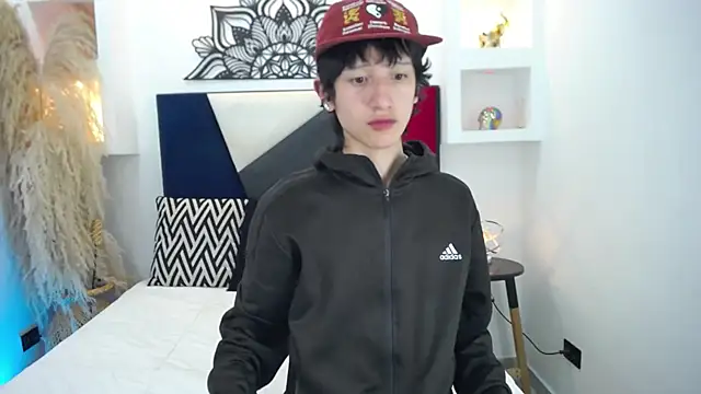 Emo Boy  online show from November 17, 3:20 am