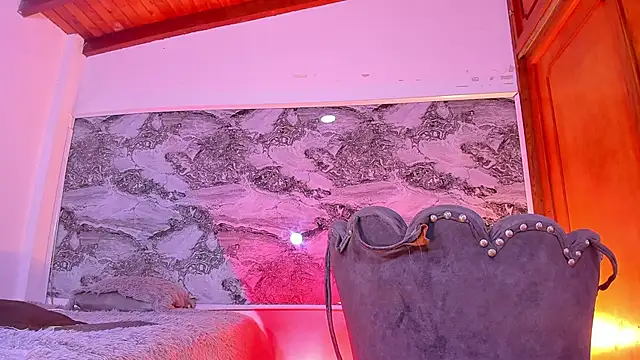 Ethan thouse online show from December 17, 8:15 pm