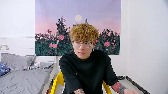 KK-cuteboy online show from April 15, 7:14 pm