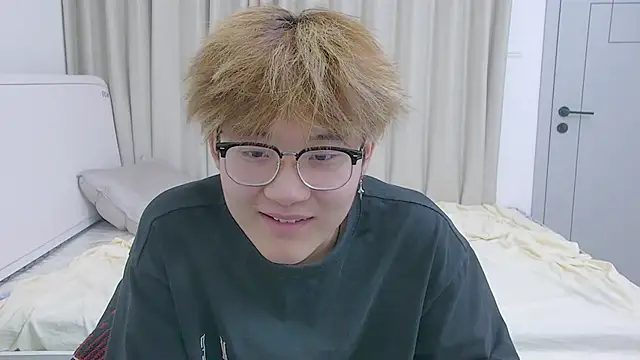 KK-cuteboy online show from April 4, 10:12 am