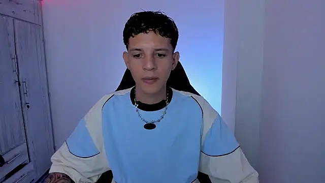 tylernova online show from April 23, 3:22 am