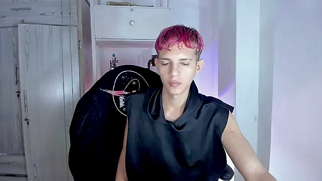 tylernova online show from December 18, 4:08 am