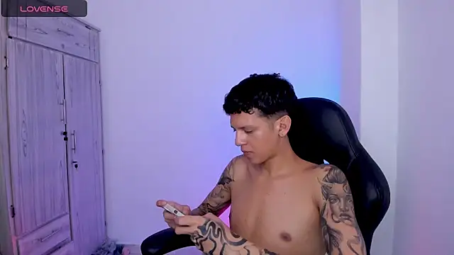 tylernova online show from June 6, 7:03 am