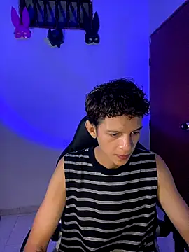 Snapshot of tylernova chatting on October 10, 4:17 am tylernova online show from October 10, 4:17 am