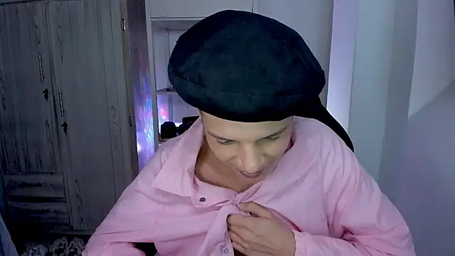 tylernova online show from January 10, 3:12 am