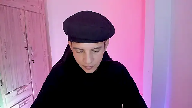 tylernova online show from February 9, 4:06 am