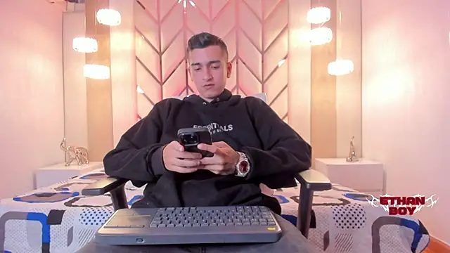 Ethan Boy  online show from February 19, 8:49 pm