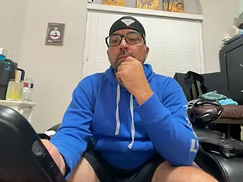Snapshot of Fun_Time_Ron_2 chatting on October 20, 12:14 am Fun Time Ron 2 online show from October 20, 12:14 am