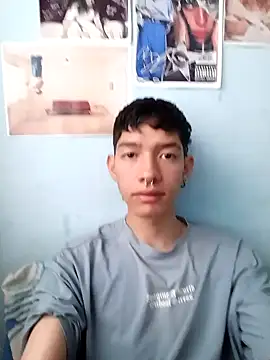 Snapshot of heyy_noah11 chatting on October 13, 6:36 pm heyy noah11 online show from October 13, 6:36 pm