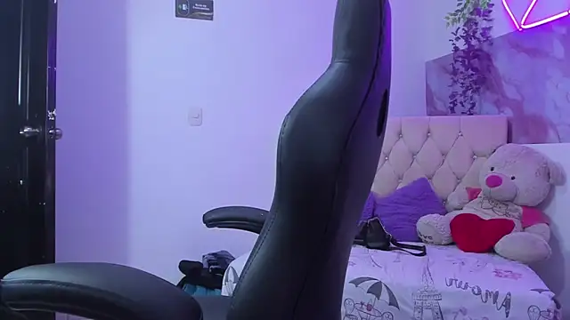 Sofi And Santy online show from April 18, 2:57 am