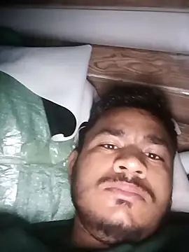 GlossyDare1823 online show from November 3, 11:39 pm