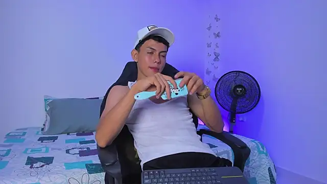 Axel Cody  online show from October 27, 12:40 pm