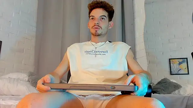 MATEO HUNTER online show from February 10, 12:10 pm