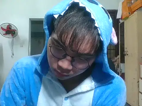 kave2033 online show from November 7, 4:10 pm