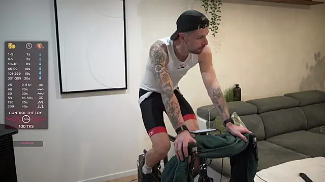 monsieurguitsxxx online show from February 14, 4:02 pm