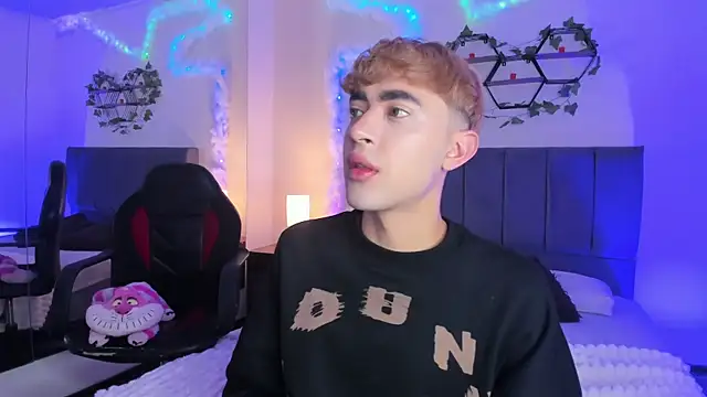 JustinCastiblanco online show from November 18, 11:36 am