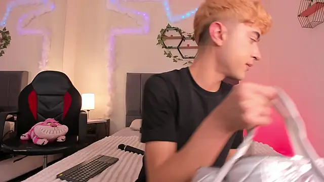 JustinCastiblanco online show from November 4, 11:33 am