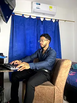 Kylian Alessandro online show from January 11, 1:37 pm