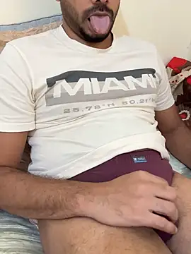 Handsome8677 online show from March 31, 11:56 am