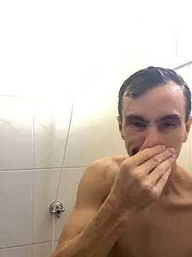 leozin01 online show from April 18, 2:40 pm