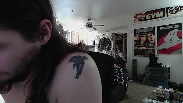 biggerisbetter12 online show from March 8, 4:00 pm