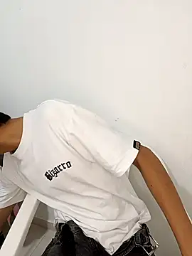 Iam Delirio online show from October 22, 5:33 am