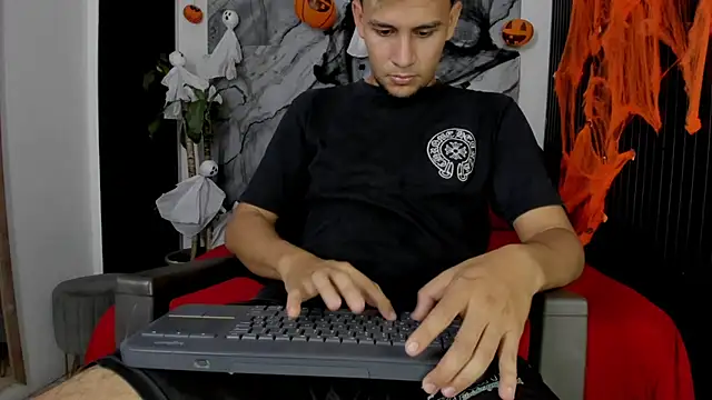 Alan-Smith1 online show from October 21, 7:50 pm