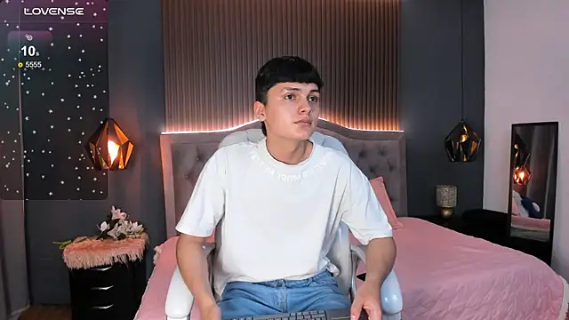 Maxii18  online show from November 13, 7:29 pm