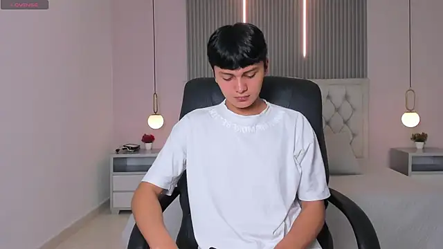 Maxii18  online show from December 19, 6:16 pm