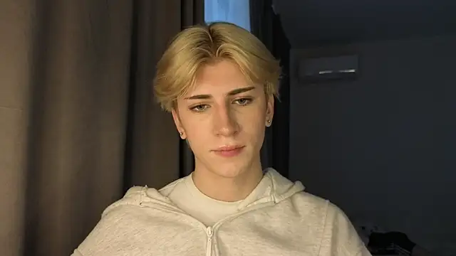 Oliver star boy  online show from May 25, 12:11 pm
