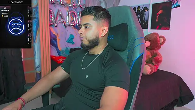 Tiler wolker online show from April 8, 10:29 pm